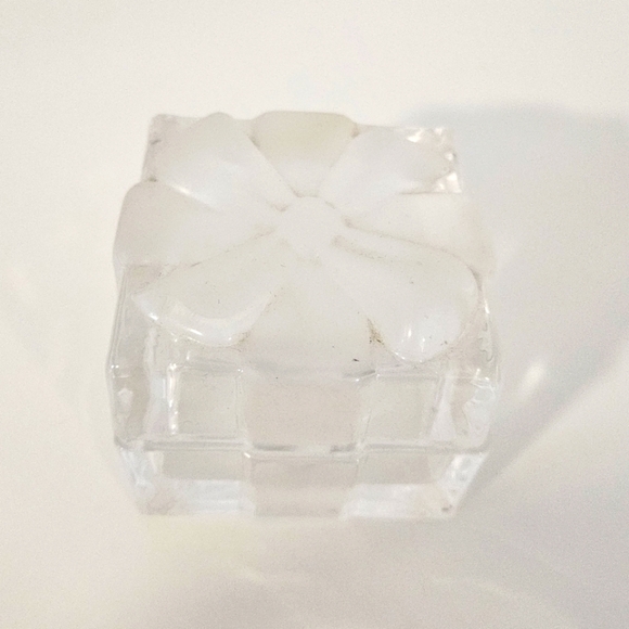 Crystal glass Jewelry Box with bow Shannon Crystal gift valentine 2.8*2.8*2 - Picture 1 of 4